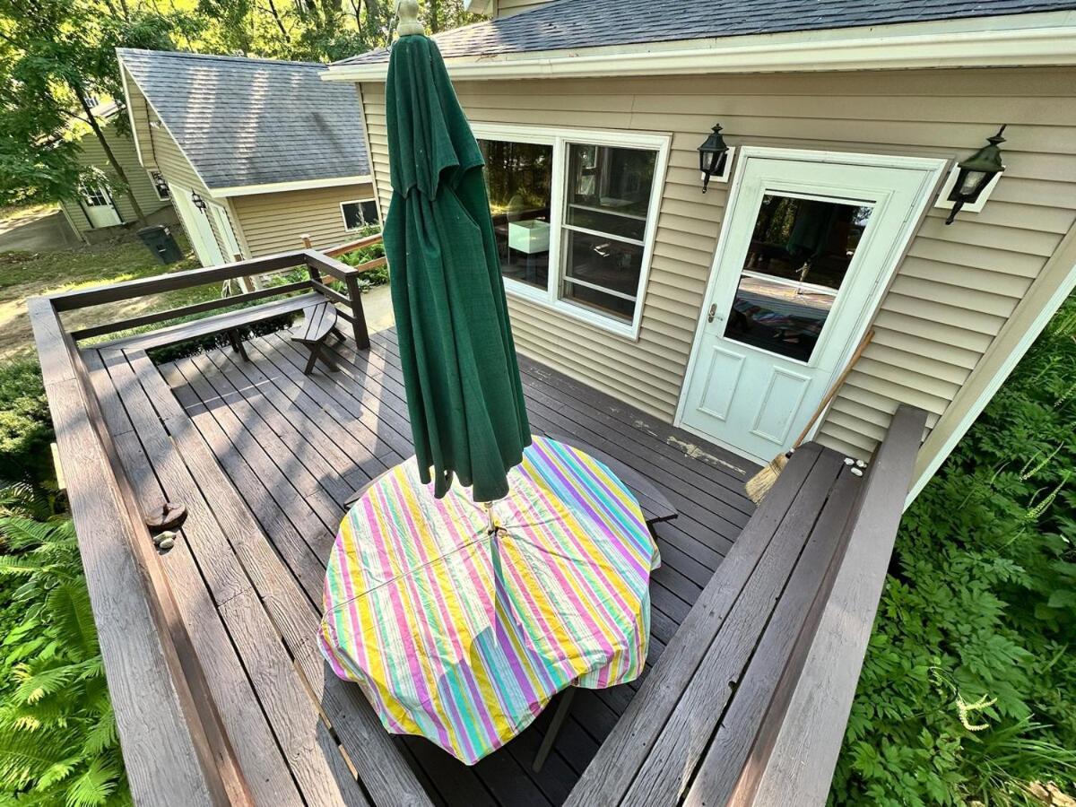 Emerald Cove Cottage-3 Bd, 2 Ba-Sleeps 10 Newaygo Exterior photo